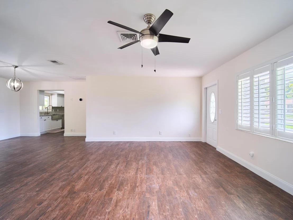 Photo of 304 Circle W