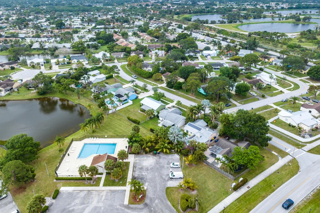 Photo of 165 Lakeside Drive