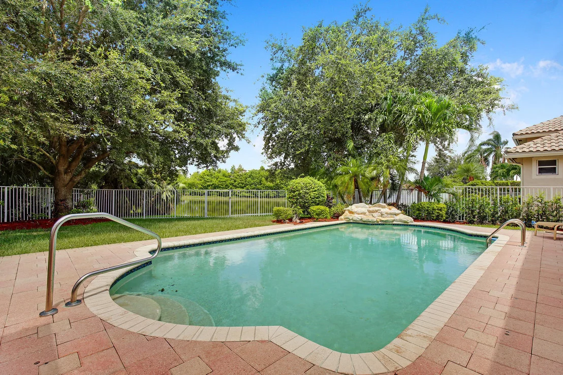 Photo of 21687 Fall River Drive