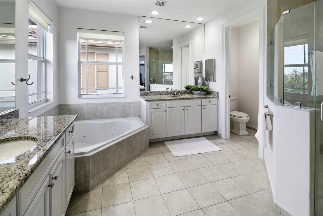 Photo of 8561 Lakeside Drive