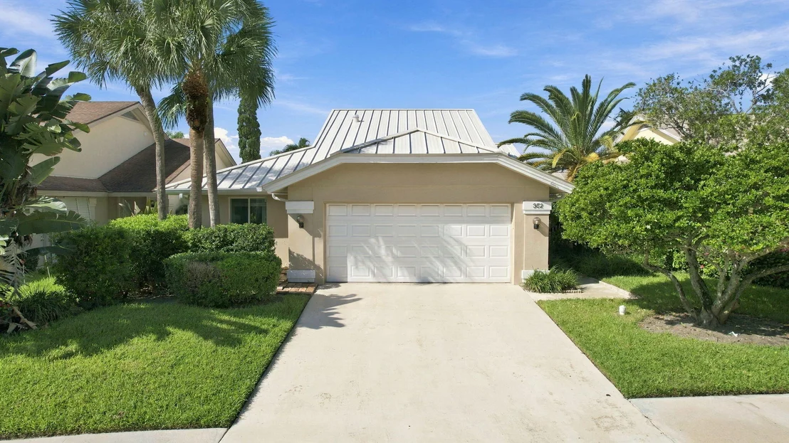 Photo of 352 River Edge Road