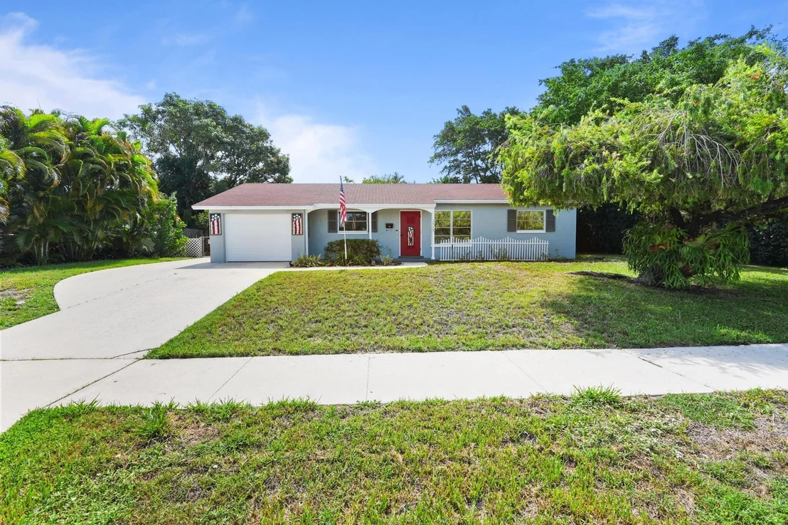 Photo of 1515 CRESCENT Drive