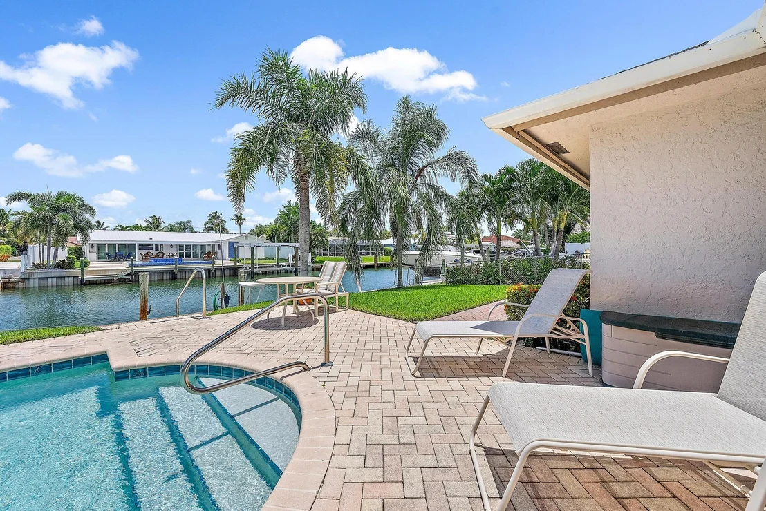 Photo of 925 Dolphin Drive
