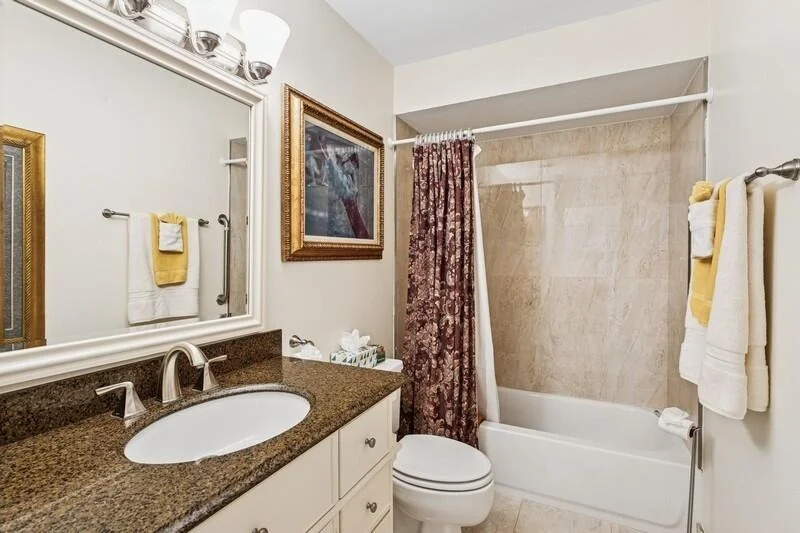 Photo of Unit D at 7 Atrium Circle