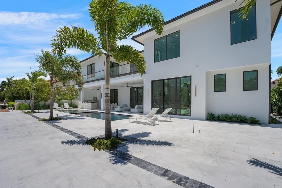 Photo of 948 Banyan Drive