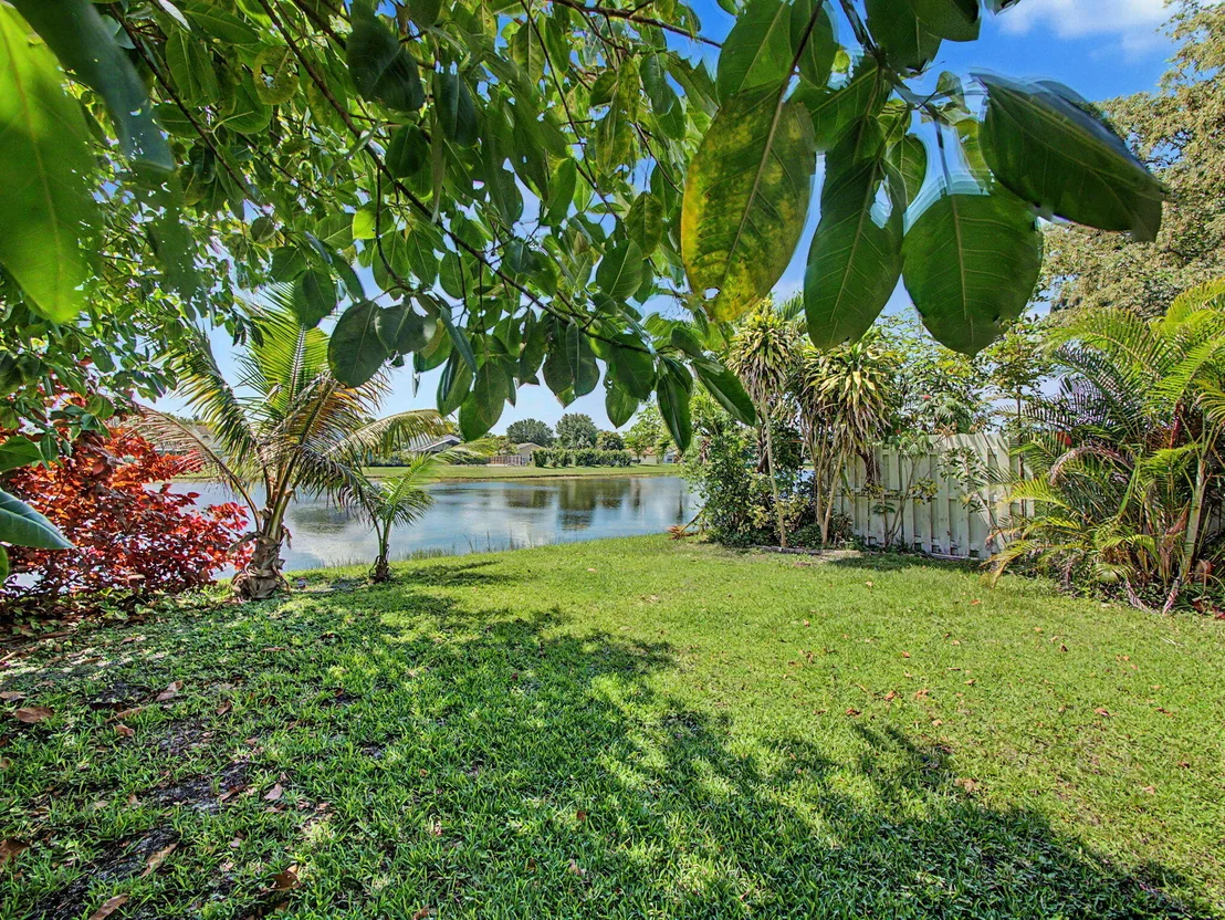 Photo of 4675 Lakeside Circle