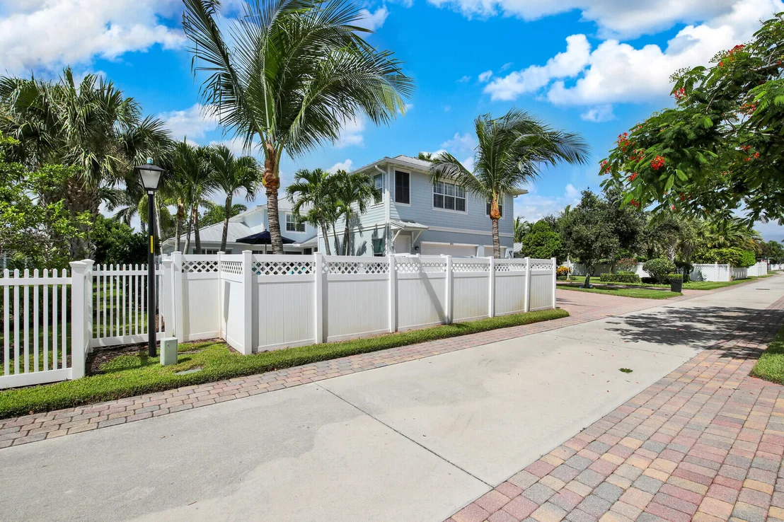 Photo of 1029 N Jeaga Drive