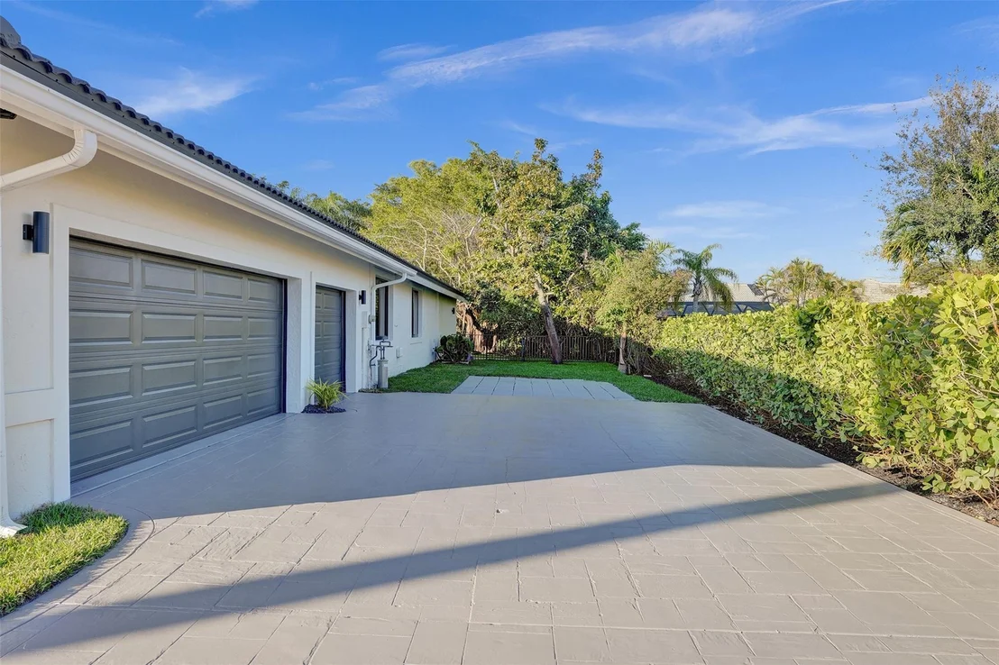 Photo of 4701 Pine Tree Drive