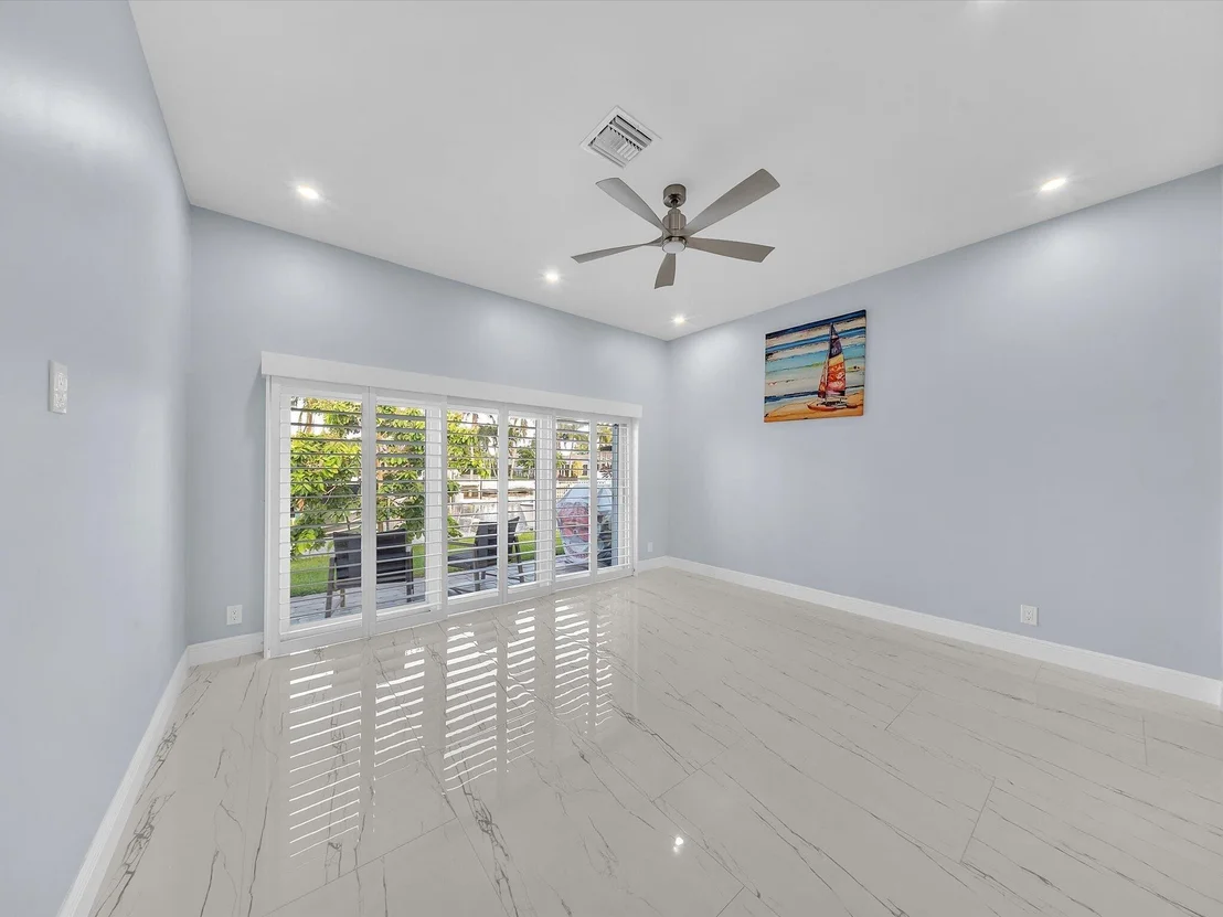 Photo of 380 SE 5th Avenue