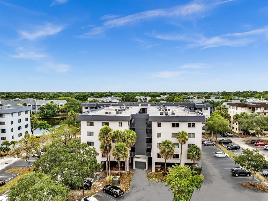 Photo of Unit 403 at 8010 Hampton Boulevard