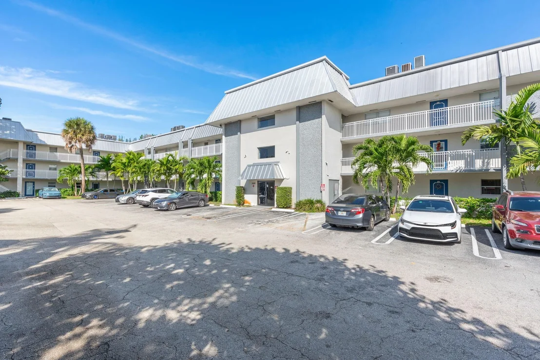 Photo of Unit 3021 at 3000 Riverside Drive