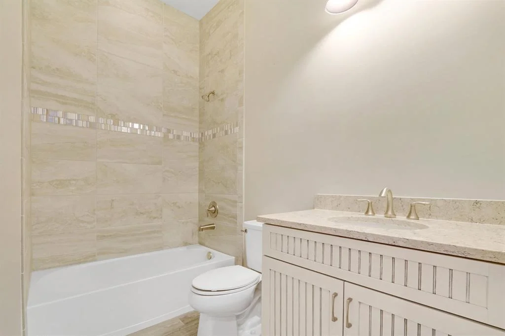 Photo of 213 Alcove Point Lane