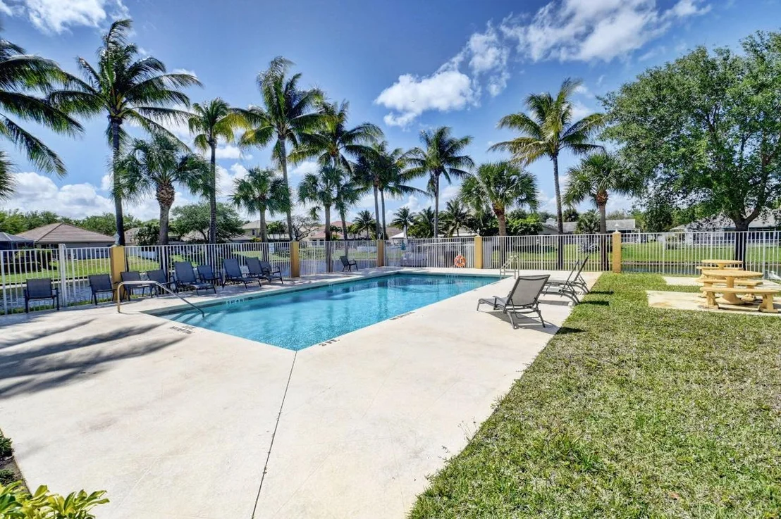 Photo of 523 Canoe Point