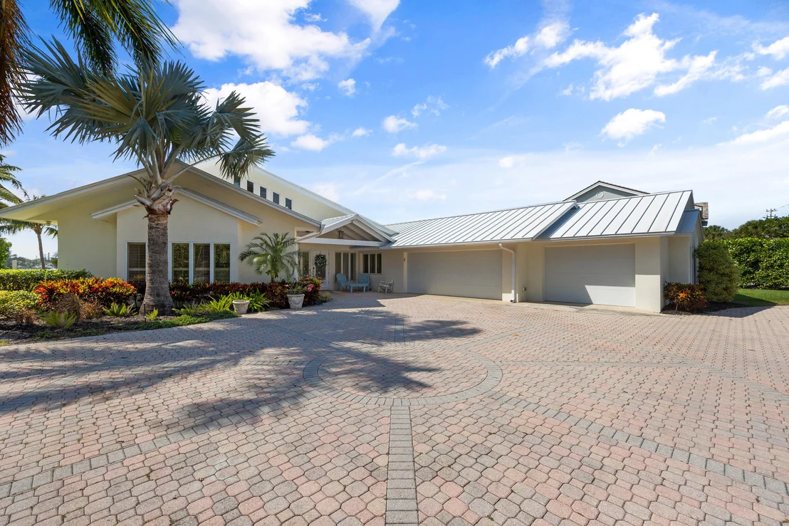 Photo of 163 River Drive