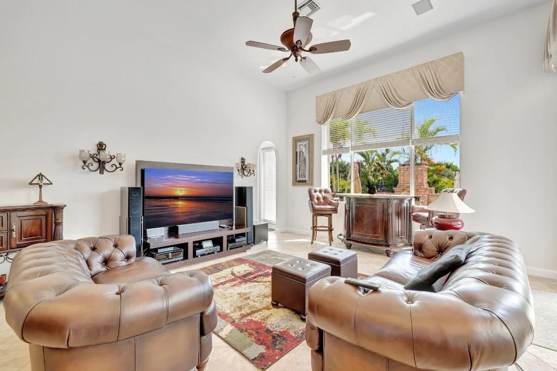 Photo of 699 SW River Bend Circle