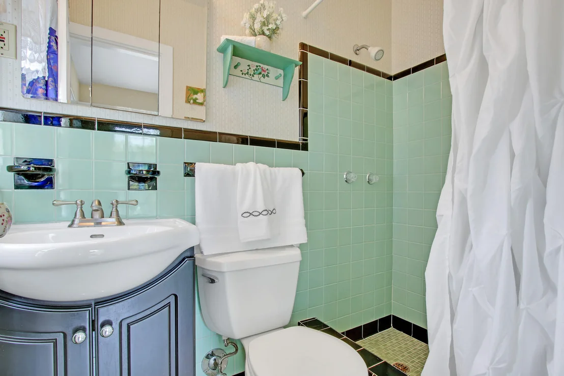 Photo of 243 Pershing Way