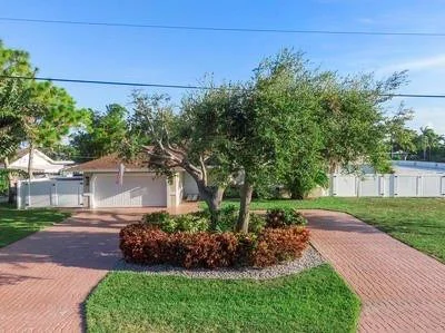 Photo of 864 Avocet Road