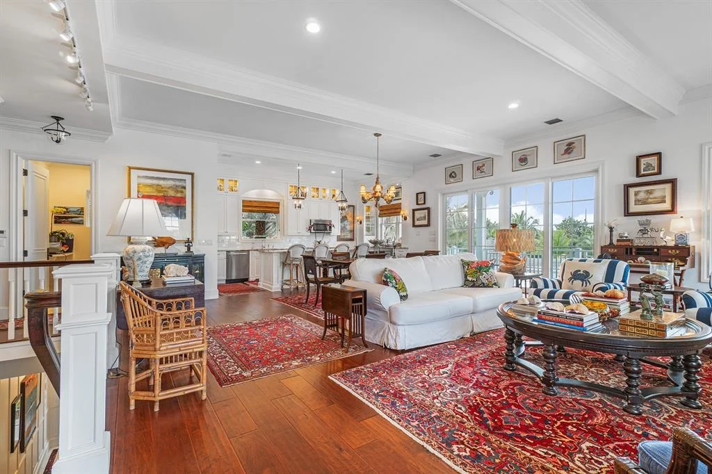 Photo of 550 Saturn Lane