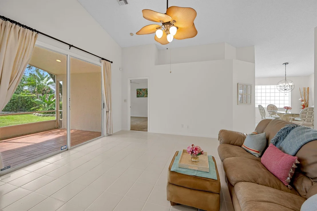Photo of 1069 Aviary Road