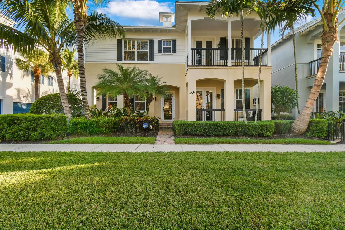 Photo of 256 W Bay Cedar Circle