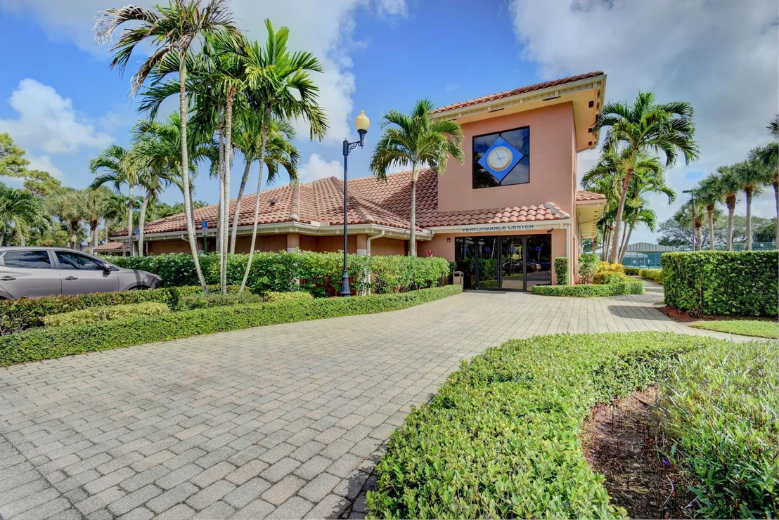 Photo of 2707 Pointe Circle