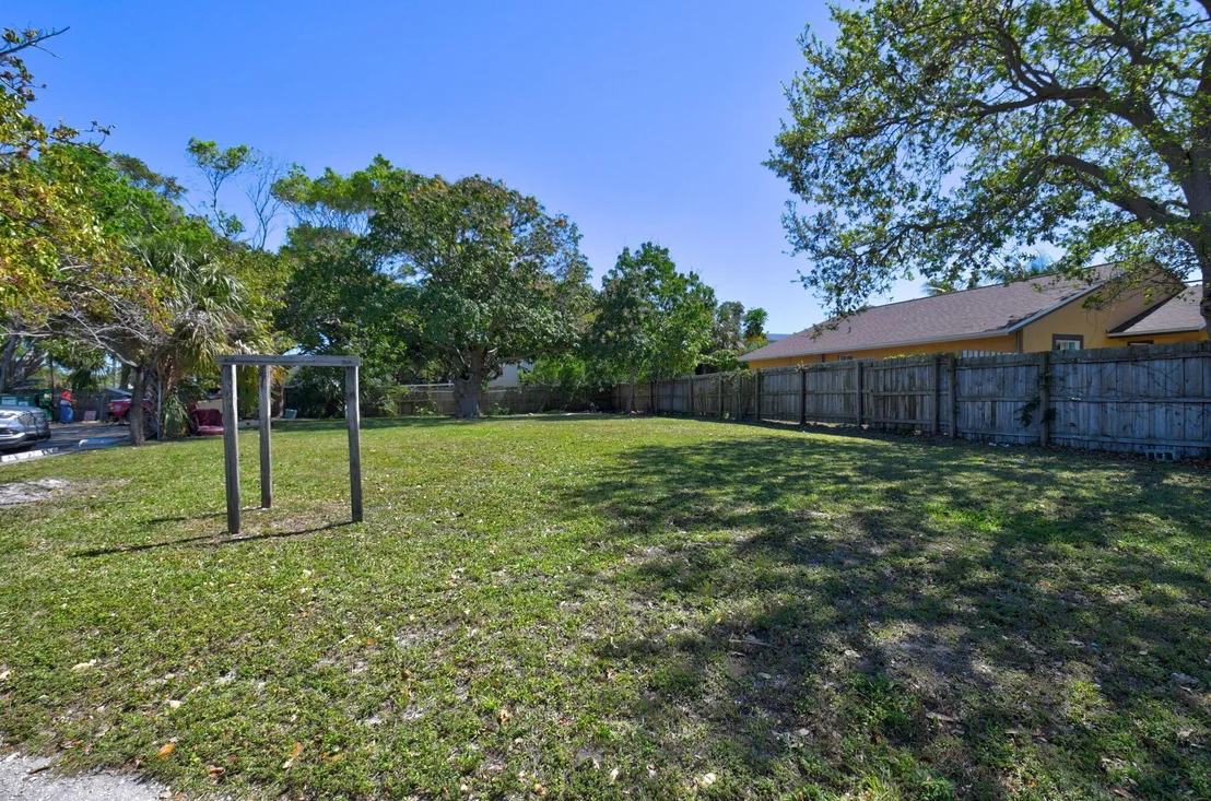 Photo of 1011 Miami Boulevard