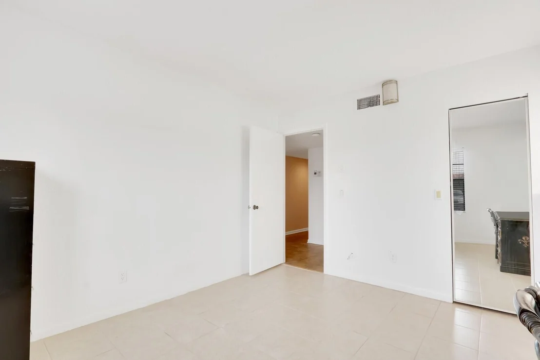 Photo of Unit F at 501 Pinecrest Circle