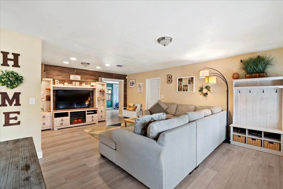 Photo of 237 W Browning Drive