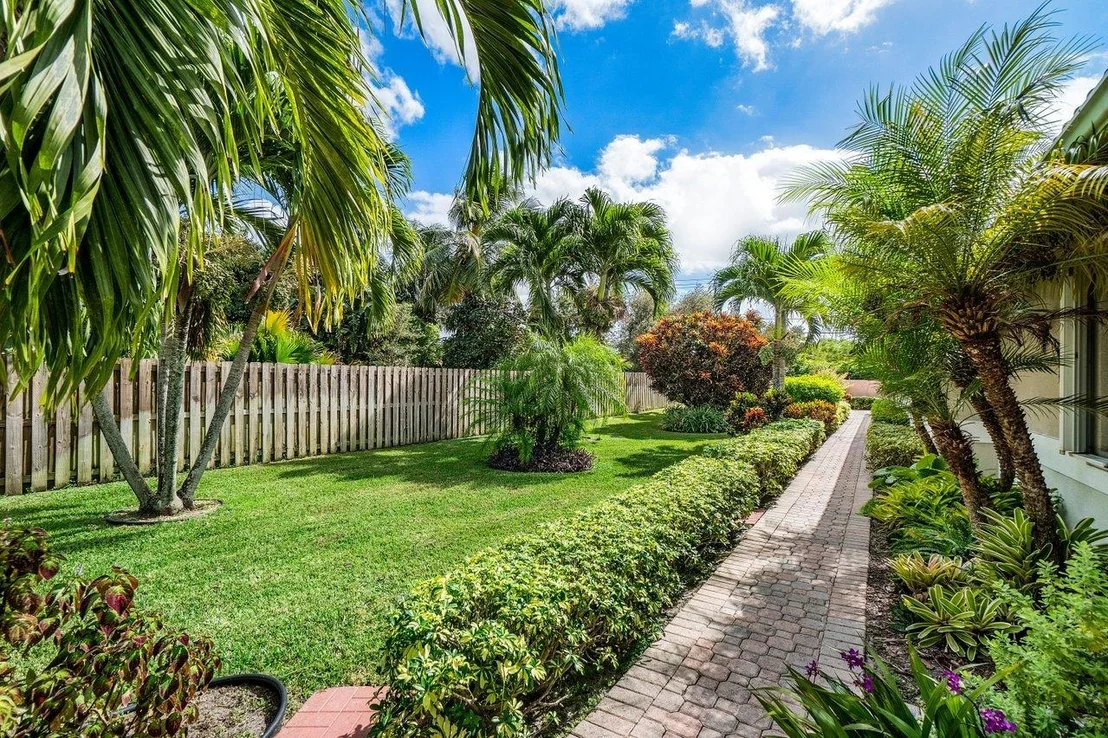 Photo of 5271 Grande Palm Circle