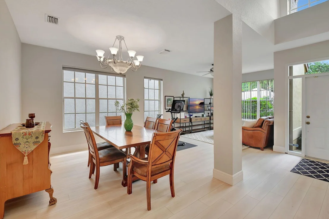 Photo of 7613 Charing Cross Lane