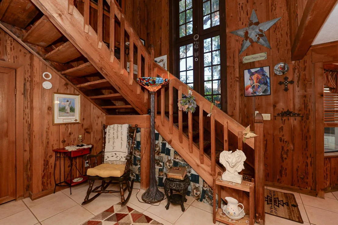 Photo of 576 SW Rustic Circle
