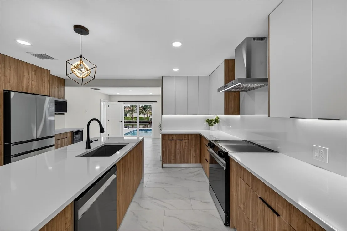 Photo of 230 SE 3rd Avenue
