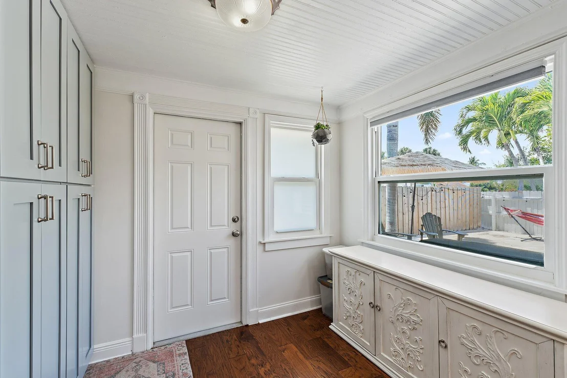 Photo of 715 Warren Drive