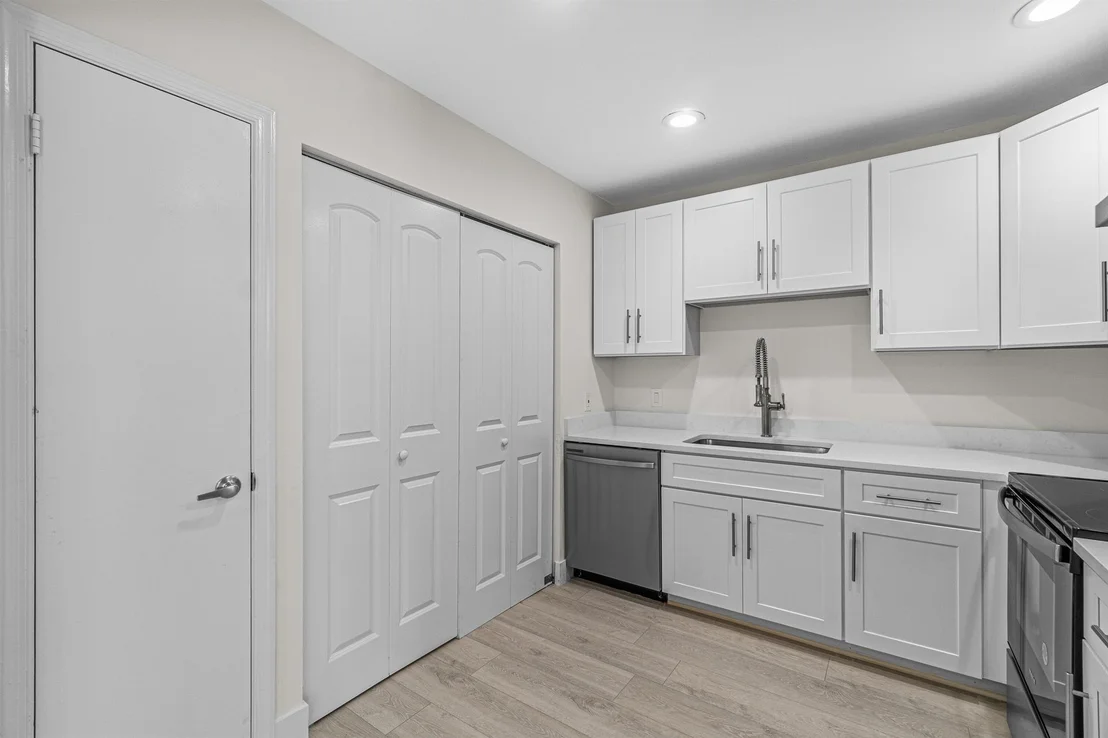 Photo of 1004 Manor Drive