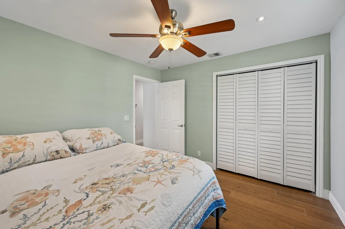 Photo of 405 E Whitney Drive