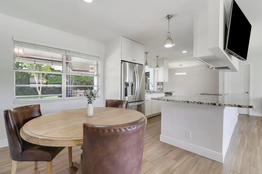 Photo of 612 Oak Ter Terrace
