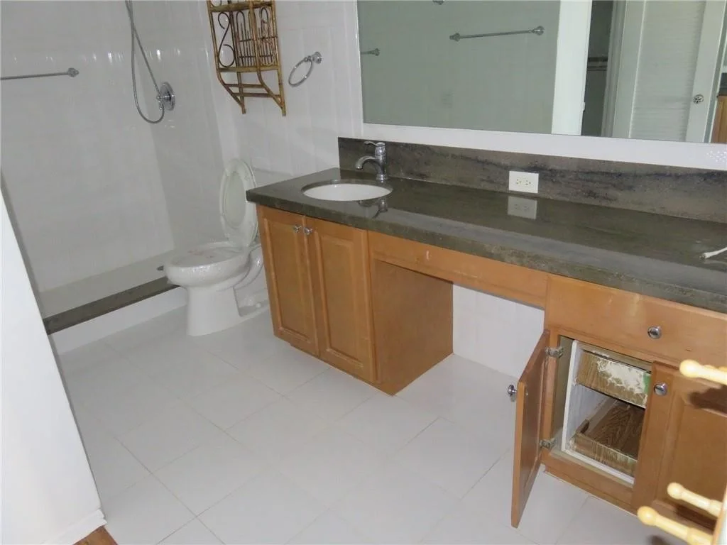 Photo of Unit 607 at 405 N Ocean Boulevard