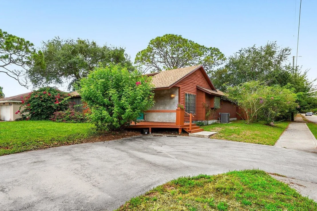 Photo of 4744 Dolphin Drive