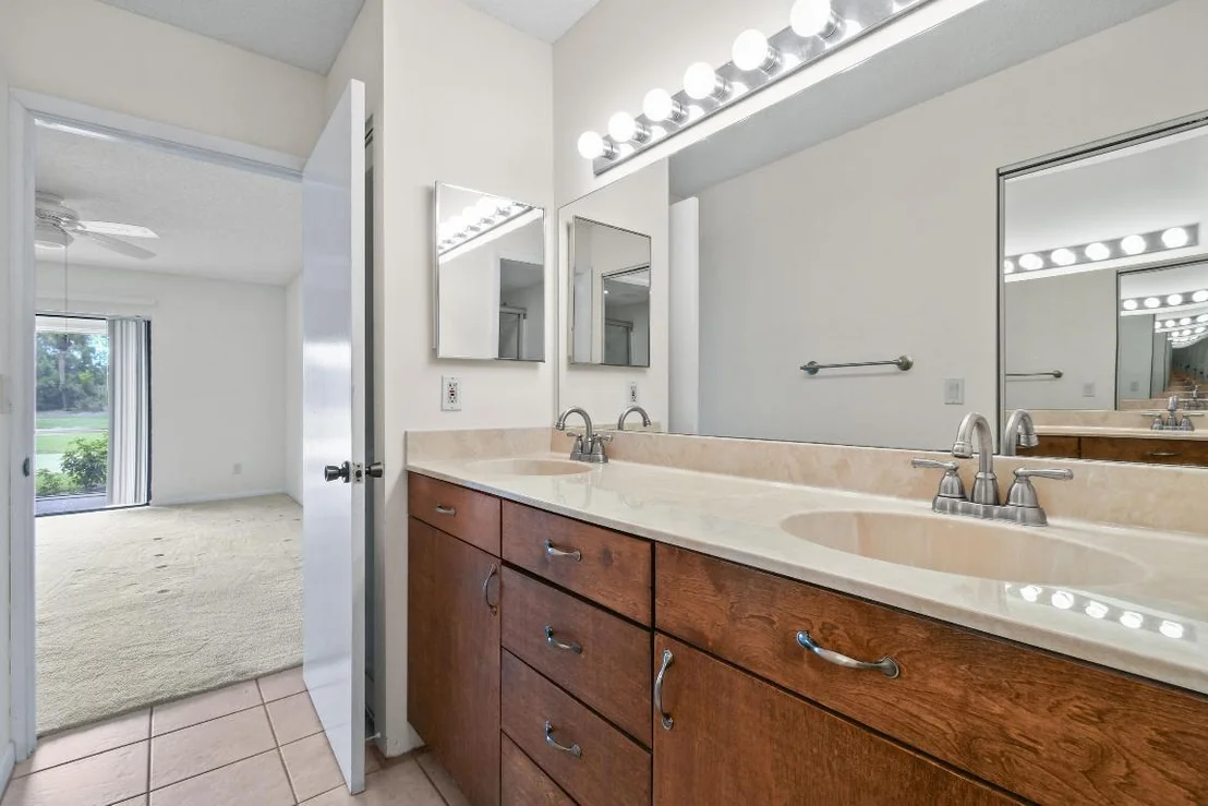 Photo of Unit B at 1001 Pinecrest Circle