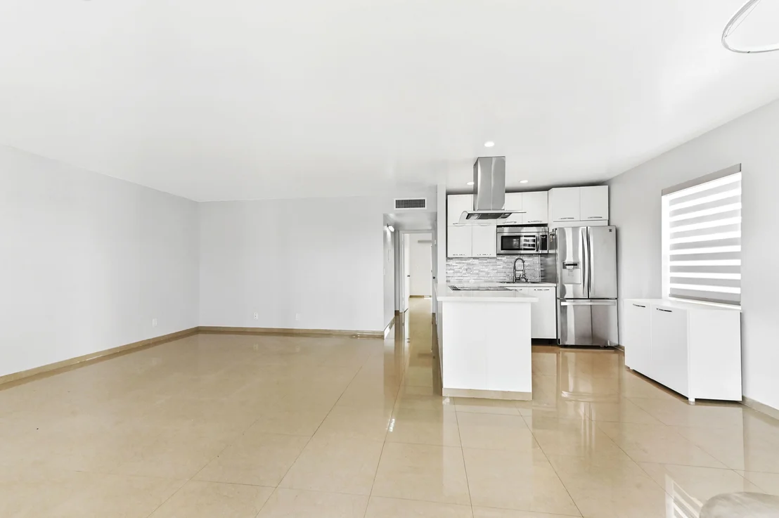 Photo of Unit J at 471 Capri