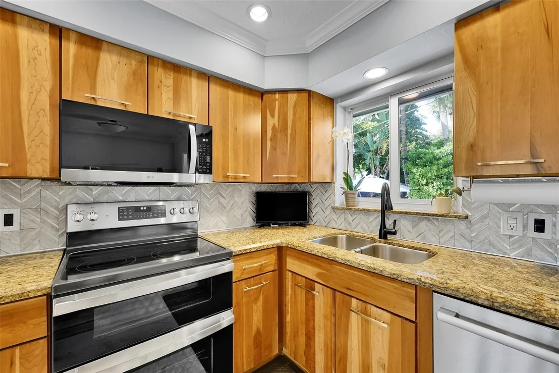 Photo of 189 SE 2nd Avenue