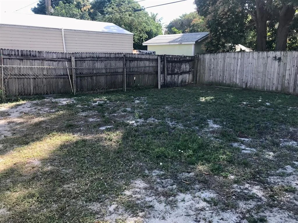 Photo of 550 Seagrape Road
