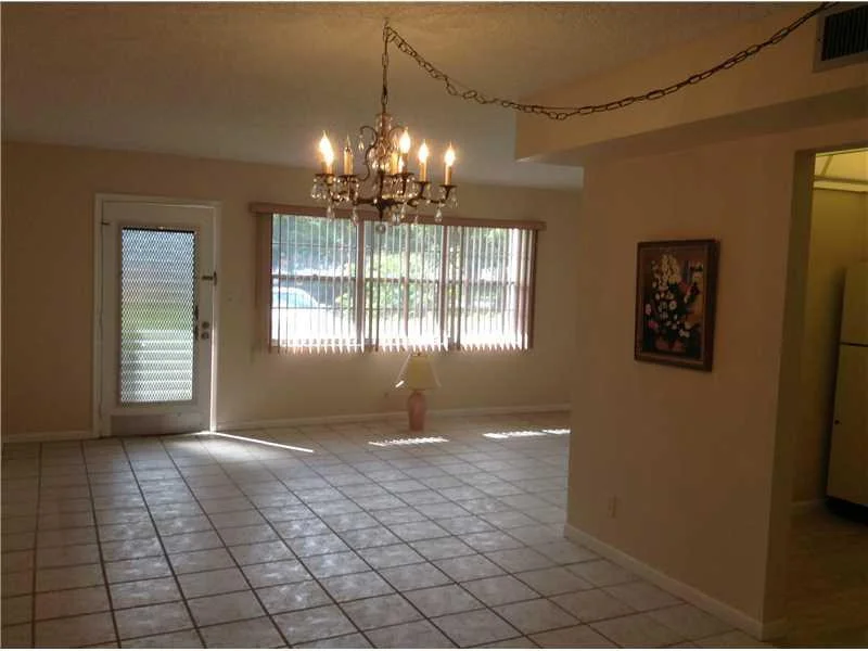 Photo of Unit F1 at 1901 Bermuda Circle