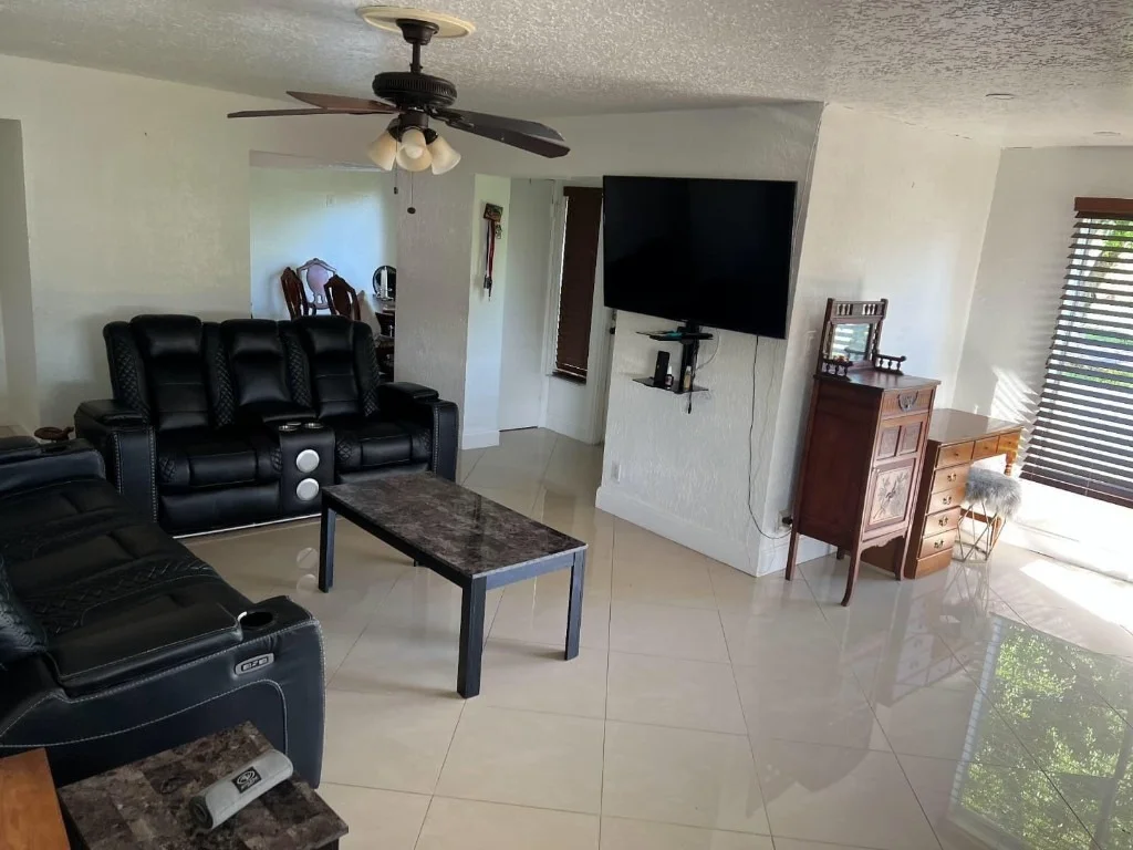 Photo of 1120 E River Drive