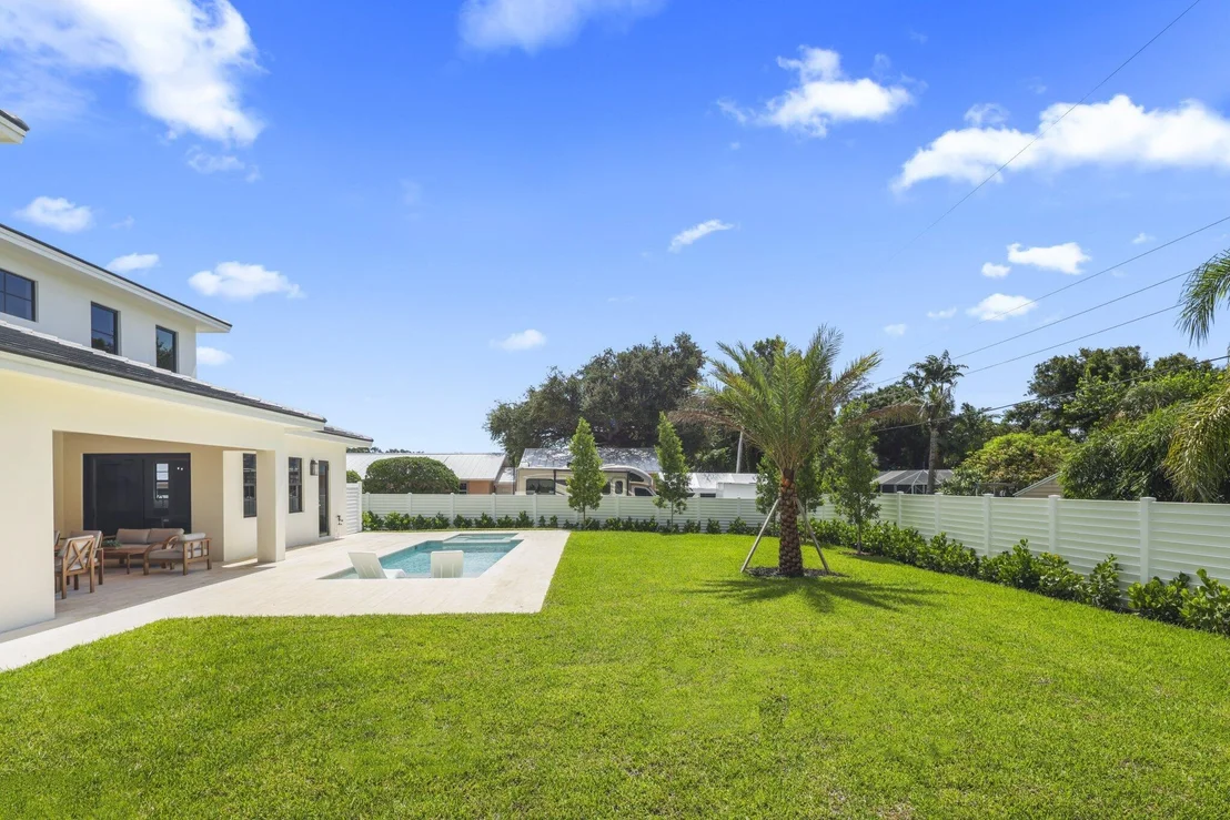 Photo of 2384 WINDSOR Road
