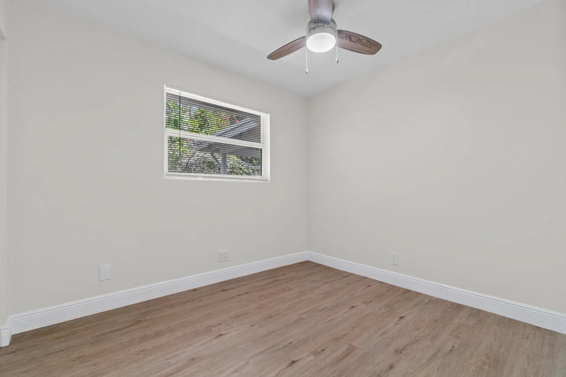Photo of 4882 Lincoln Road