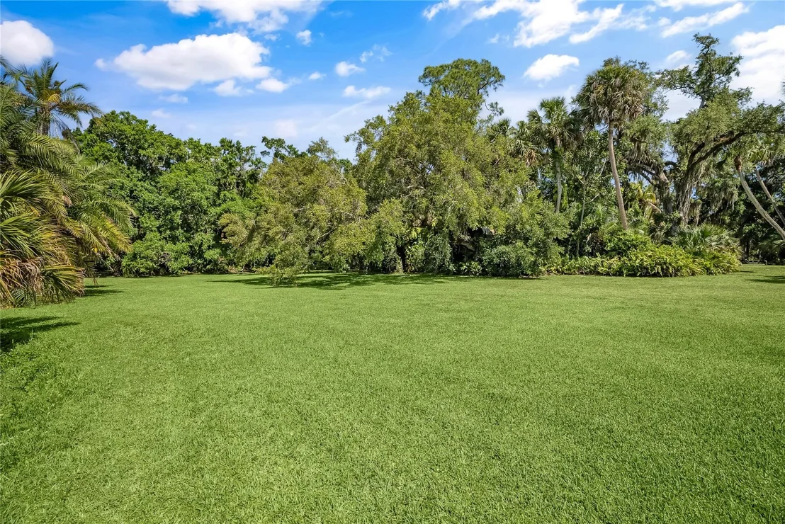 Photo of 4935 11th Lane