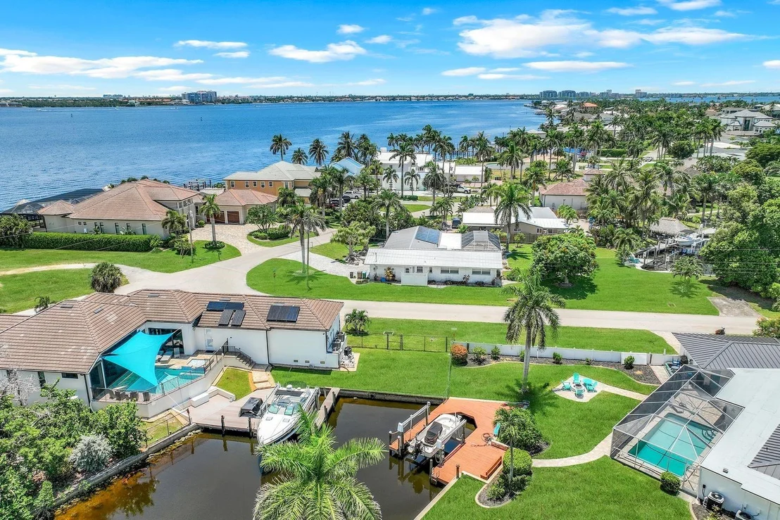 Photo of 5237 Del Prado Boulevard