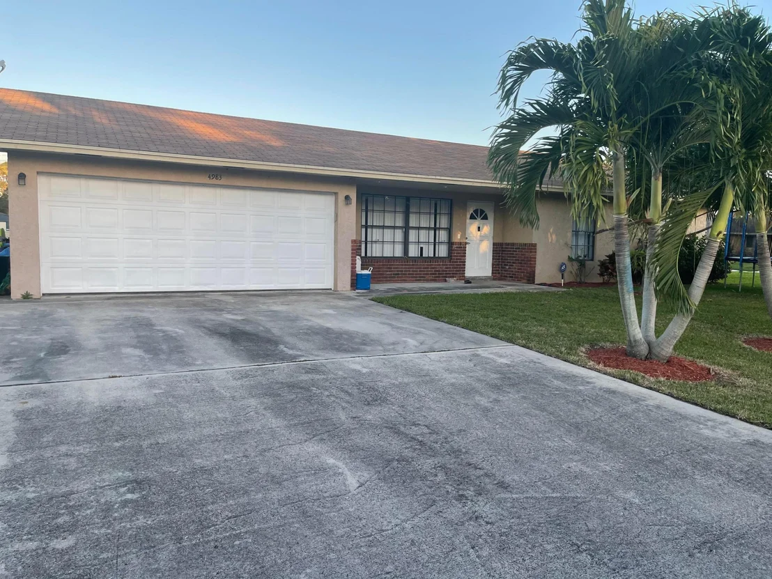 Photo of 4983 Dolphin Drive