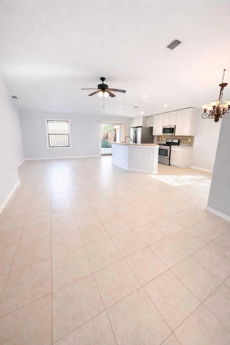 Photo of 828 Greenleaf Circle